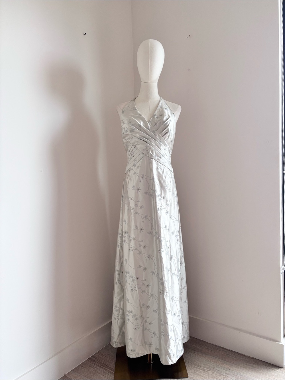 Carmen Marc Valvo White Floral Satin Halter Maxi Dress